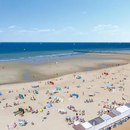 Apartment 3 Bedroom In *