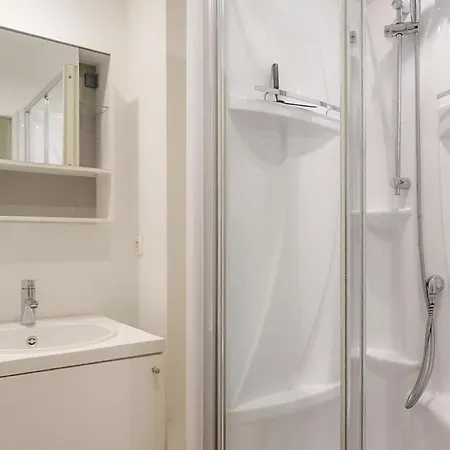 Apartment 3 Bedroom In *